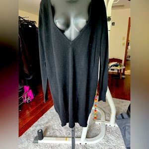 Cashmere Deep v neck sweater size large